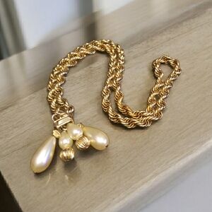 Vintage Trendy Chunky Gold and Pearl Necklace